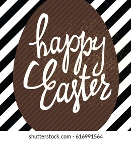 Feliz tarjeta de saludo de caligrafía de Pascua. Patrón de fondo de líneas diagonales. Ilustración vectorial de textura dorada