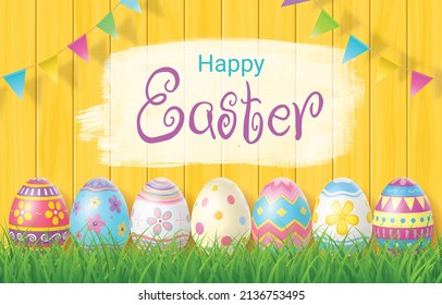Feliz Día de Pascua, colorido huevo sobre hierba y hermoso fondo de madera con espacio para copiar.