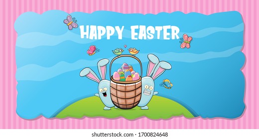 Feliz tarjeta de felicitación de Pascua con graciosos caricaturas de conejito azul de Pascua sosteniendo una canasta de Pascua con un montón de huevos coloridos. Pancarta horizontal de concepto gráfico dibujado a mano en la caza de huevos de Pascua Vectora.