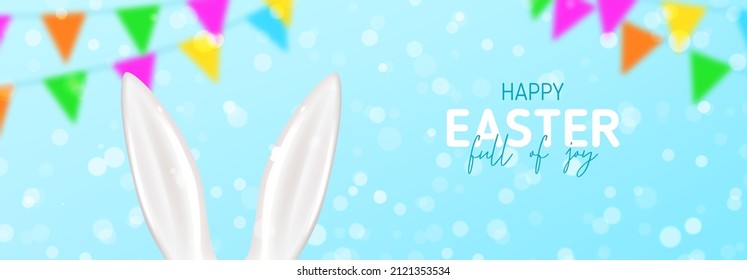 Cartel horizontal de Feliz Pascua. Orejas blancas de conejo o conejo y garland borrosa sobre fondo azul. Ilustración vectorial con objetos decorativos 3d.