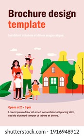 Feliz pareja familiar con niños y mascotas parados afuera, frente a su casa. Ilustración vectorial para vivienda, inmobiliario, concepto de zona residencial