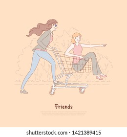 Felices amigas paseándose bien, mujeres montan en carrito de supermercados, pasatiempo despreocupado, esparcimiento, banderas de amistad femeninas