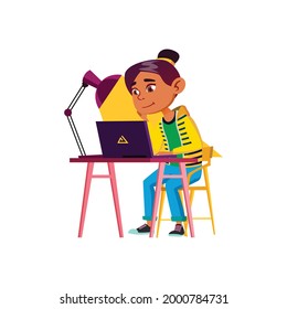 niña feliz hace ejercicio en vectores de caricatura de computadora. feliz chica hace ejercicio en el personaje de la computadora. ilustración de dibujos animados planos aislados