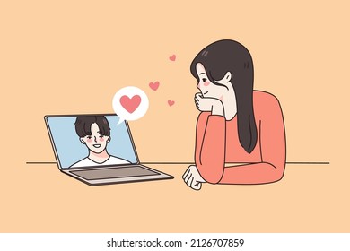 Chica feliz habla en video llamada en laptop con novio. Una mujer amorosa sonriente tiene una webcam evento virtual en una computadora con un amante masculino. Relación a distancia. Ilustración vectorial plana. 