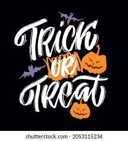 Happy Halloween - süßes handgezeichnetes, doodle Buchstabieretikett. Halloween Party - Trick oder Treat. Briefing Art für Poster, Web, Banner, T-Shirt Design.