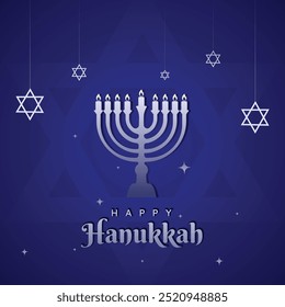 Fröhliche Hanukkah Grußkartenvorlage mit glühenden niedrigen polygonalen Menora und brennenden Kerzen auf blauem Hintergrund Design, Vektorgrafik.