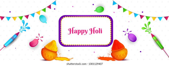 Feliz diseño de cabecera o banner Holi decorado con macetas de color y la ilustración de cañones de agua sobre fondo blanco.