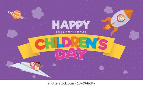 Tarjeta de felicitación del Día Internacional del Niño. Cartas de colores en una cinta amarilla con un niño volando sobre un cohete y un par de niños en un avión de papel en un cielo morado con nubes y estrellas.