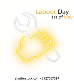 Feliz Día del Trabajo etiqueta vectorial con fuerte puño amarillo en fondo blanco. Cartel del Día del Trabajo feliz con mano de trabajo.