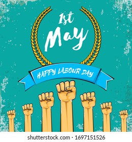 Etiqueta vector feliz del día laboral con puño naranja fuerte aislado en fondo turquesa gris. fondo vectorial feliz del día del trabajo con mano del hombre. afiche del día de los trabajadores rojos