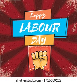 Feliz etiqueta vectorial del día laboral con puño de mano naranja fuerte aislado en fondo rojo grueso con rayos. fondo vectorial feliz del día del trabajo con mano del hombre. diseño de afiches de los trabajadores rojos