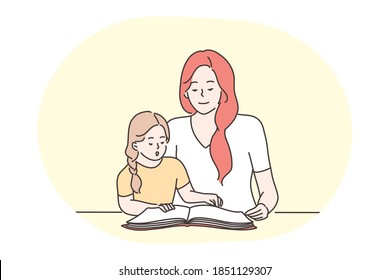 Agradable ocio y actividades en casa con el concepto de niños. Mujer joven madre caricaturista leyendo, aprendiendo cartas o palabras junto con su pequeña hija en casa. Relájate, descansa, familia