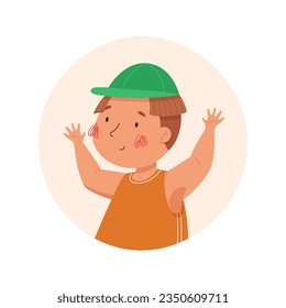 Niño feliz con gorra verde. Ilustración de dibujos animados. Personajes divertidos para niños. Niño en el círculo colorido y fondo blanco. Ideal para avatar, retrato, pegatinas