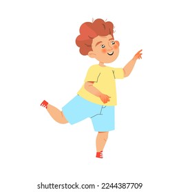 Fröhlicher kleiner Junge, der Spaß am Spielen hat und die Sommervektorgrafik geniessen kann