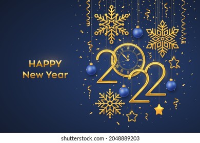 Feliz Año Nuevo 2022. Los números metálicos de oro de 2022 y ver con números romanos y cuenta regresiva medianoche, víspera de Año Nuevo. Estrellas de oro colgando, copos de nieve, bolas de fondo azul. Ilustración vectorial.