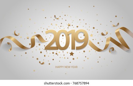 Feliz Año Nuevo 2019. Números dorados con cintas y confeti sobre fondo blanco.