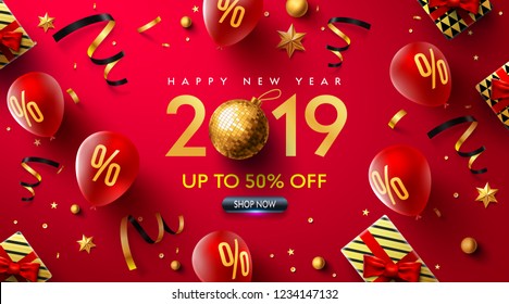 Feliz Ano Novo 2019 Promoção Poster ou banner com balões vermelhos, caixa de presente, fita dourada e confetti.Promoção ou modelo de compra para o Natal em estilo dourado e vermelho.Vector EPS10