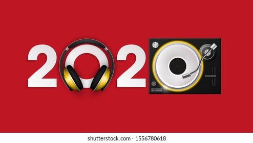 Feliz Año Nuevo 2020, grupo musical de DJ. Auricular de la tarjeta de saludo reproductor de auriculares de DJ 2020. Equipo para DJ de auriculares, fecha 2020 año. Celebra el folleto de la discoteca bailando auriculares