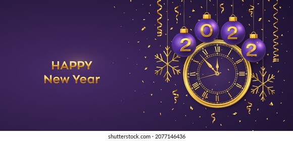 Feliz Año Nuevo 2022. Colgando bolas de baudible Purple Christmas con realistas números de oro 2022 y copos de nieve. Observar con números romanos y cuenta atrás medianoche, víspera de Año Nuevo. Feliz Navidad. Vector.