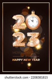 Feliz Año Nuevo 2023, plantilla vectorial. Números 3D brillantes de oro y una bola de Navidad decorada con un reloj en un oscuro fondo de bokeh. Puede utilizarse como tarjeta de felicitación, pancarta o invitación.