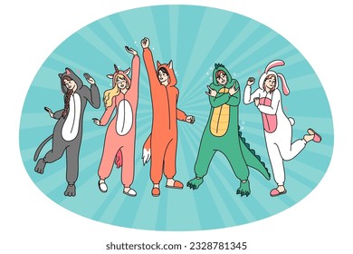 Gente feliz con disfraces de animales divertidos bailando y divirtiéndose. Amistad y fiesta. Ilustración vectorial plana.