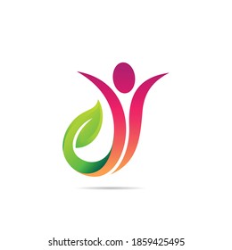 logotipo de gente feliz con concepto de hoja