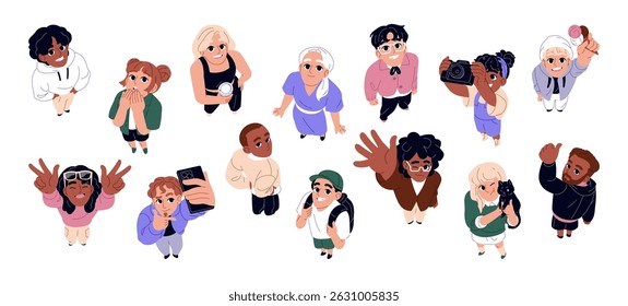 Pessoas felizes parecem prontas. Homens e mulheres sorridentes têm gestos de mãos, saudação, acenando, tirar foto e vista superior de selfie. Acima da multidão com rosto alegre. Ilustração de vetor isolado plano sobre fundo branco
