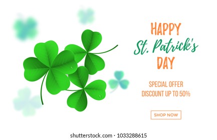 Cartel de la venta del día de Happy Saint Patrick con trébol de chismes sobre fondo blanco. Vector St Patrick vende letras para el día del afiche del festival Feast of Saint Patrick el 17 de marzo. Tarjeta de felicitación de feriado de Irich