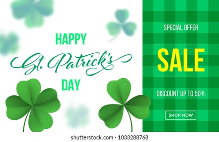 Cartel de la venta del día de Happy Saint Patrick con trébol de champú sobre fondo de gingham verde. Vector St Patrick vende letras para el Día del Festival Festividad de San Patricio 17 de marzo. Tarjeta de felicitación de feriado de Irich