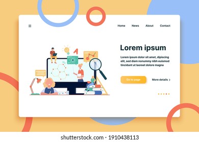 Estudiantes felices o alumnos que observan el webinar aislado de ilustraciones planas vectoriales. Profesor de caricatura enseñando cursos en línea en la universidad. Concepto de educación informática y graduación
