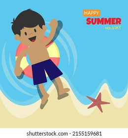 Feliz feriado de verano. Un niño está echado en una boya en la playa. Adecuado para eventos de verano