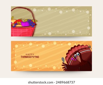 Happy Thanksgiving Website Header, Banner Design Set mit Cartoon Türkei Vogel Haltelöffel und frische Früchte Korb Illustration PNG.