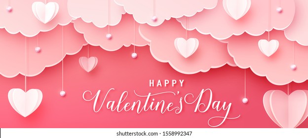 Feliz día de San Valentín de fondo en un estilo realista en papel. Corazones de papel, nubes y perlas en la cuerda. Plantilla de invitación de fiesta de pancartas de amor rosadas. Palabras de caligrafía seño de texto en el espacio de copia.