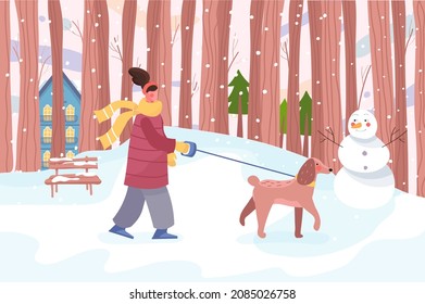 Feliz invierno y actividad de temporada en el parque de la ciudad. Mujer caminando con perro corredizo. Paisaje con muñecos de nieve, árboles, construcciones, deslizamientos de nieve y nevadas. Ilustración vectorial en diseño de dibujos animados planos