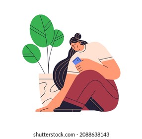 Una mujer feliz usa el teléfono móvil, se relaja en línea. Persona con smartphone en la mano, navegando por Internet y medios sociales. Mujer joven con teléfono celular. Ilustración vectorial plana aislada en fondo blanco