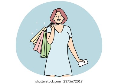 Joven feliz con bolsas emocionadas de compras en centros comerciales o tiendas. Chica sonriente con muchas compras. Concepto de consumismo. Ilustración vectorial.