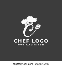 logotipo de ese chef para símbolo de restaurante, café, entrega de alimentos, puestos de comida, con combinación de letras iniciales C e ilustración vectorial del icono de la espátula