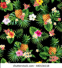Hawaiianische nahtlose Muster mit Ananas, tropischen Palmenblättern und Blumen. Vektorillustration.