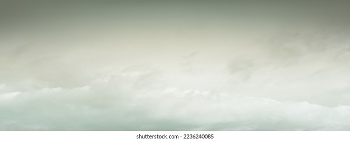 Hazy Sky und weiße weiche Wolken schweben am Himmel. Schöne Luft und Sonnenlicht mit Cloud scape bunt. Grauer Himmel auf dem Hintergrund. Grüne bis graue Himmelshintergrund, Vektorgrafik.