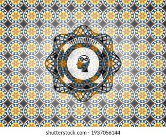 Kopf mit Zahnrädern innerhalb der Ikone in arabesque Badge Hintergrund. arabische Dekoration. 
