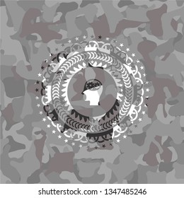 head with gears inside icon inside grey camouflaged emblem