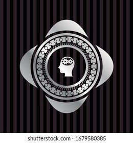 cabeza con un icono dentro de los engranajes dentro del emblema plateado