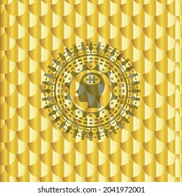 cabeza con ícono de la pieza del rompecabezas dentro del emblema dorado o placa. Patrón de escalas. Ilustración vectorial. Detallado. 