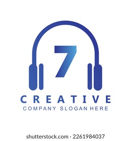 Plantilla De Auriculares En 7 Letra.Concepto De Auriculares Con Logo De Música Y Podcast