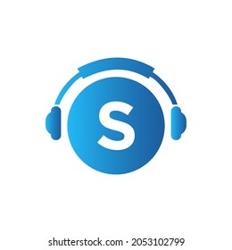 Plantilla De Auriculares En Letra S. Diseño del logotipo de música de la letra S. Diseño De Auriculares Con Logo De Dj Music Y Podcast