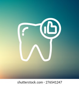 Healthy tooth icon thin line for web and mobile, modern minimalistic flat design. Vector white icon on gradient mesh background.