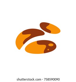 Heap of brazil nuts icon