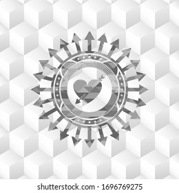 corazón con icono de flecha dentro del emblema gris. Vintage con fondo blanco de cubo geométrico