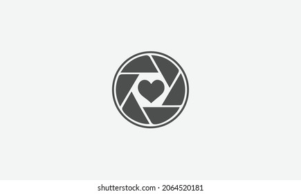  Un clic en el corazón en el lente de la cámara