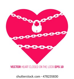 heart closed on the lock with chains